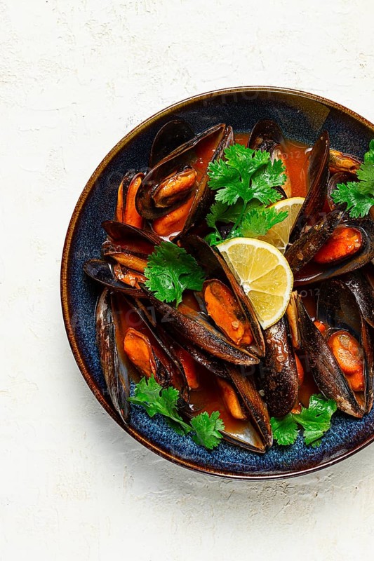 Mussels in tomato sauce, homemade, no people