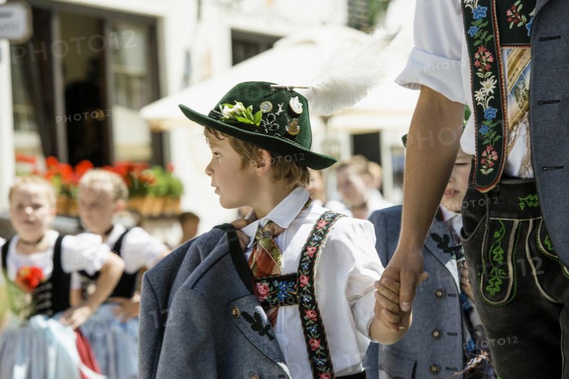 Traditional traditional costume parade, Garmisch-Partenkirchen, Werdenfelser Land, Upper Bavaria, Bavaria, Germany, Europe
