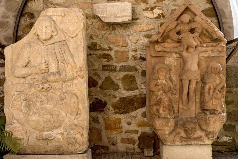Grave slab Student Johann Bernhard von Aschhausen, Renaissance and tomb of the Schwalbach family, crucifix, resurrection of Christ, Middle Ages, relief in sandstone, castle courtyard, old neo-renaissance castle, medieval moated castle, Upper Hesse Museum, old town, Giessen, Giessen, Hesse, Germany, Europe