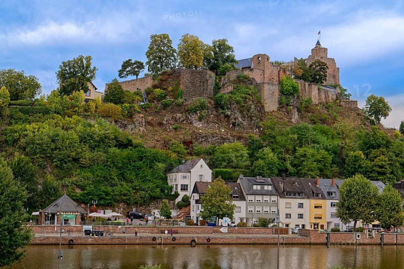 The archiepiscopal hilltop castle of Saarburg on a hill on the Saar. Saarburg, Rhineland-Palatinate, Germany, Europe