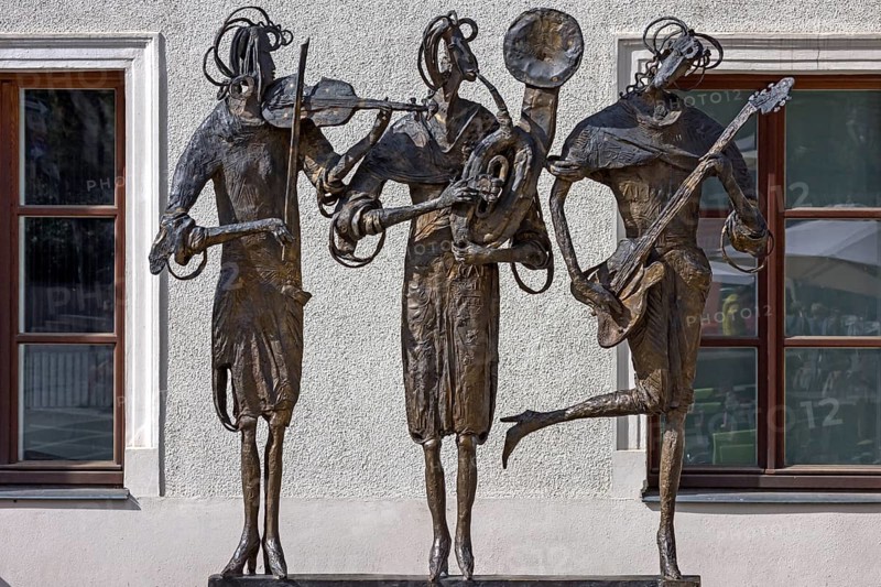 Sculpture of musicians by Joseph Michael Neustifter, in front of the city theatre, Bismarckplatz, Regensburg, Upper Palatinate, Bavaria, Germany, Europe