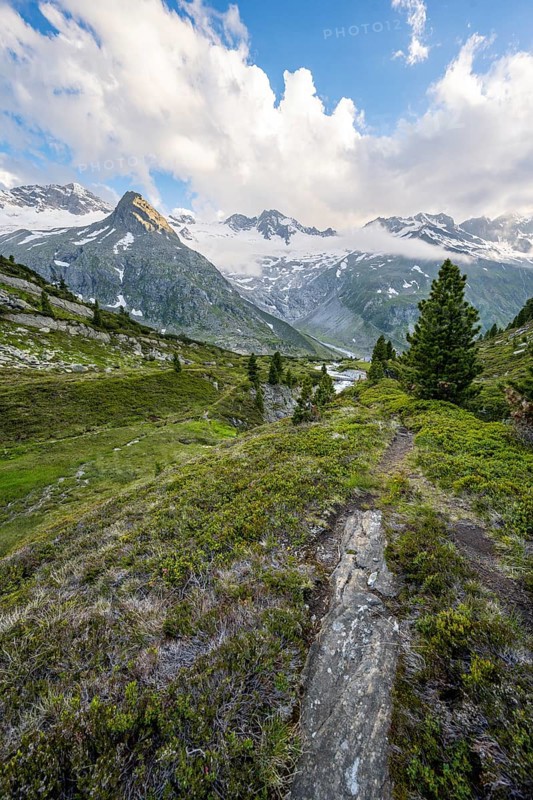 Mountain landscape with mountain peak Steinmandl and Großer Möseler with glacier Waxeggkees, Berliner Höhenweg, Zillertal Alps, Tyrol, Austria, Europe