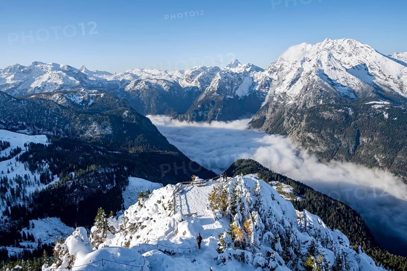 Snow-covered summit of the Jenner with viewing platform in autumn, view of the sea of clouds and Watzmann, Berchtesgaden National Park, Berchtesgaden Alps, Schönau am Königssee, Berchtesgadener Land, Bavaria, Germany, Europe