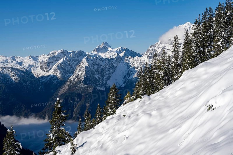 Snow-covered mountain landscape with mountain panorama on the Jenner, summit of Großer Hundstod, Berchtesgaden National Park, Berchtesgaden Alps, Schönau am Königssee, Berchtesgadener Land, Bavaria, Germany, Europe
