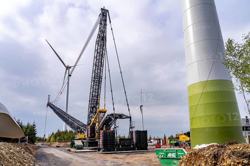 Erection of a wind turbine, wind energy plant, erection of the crawler lattice crane for blade assembly, wind farm near Hagen, North Rhine-Westphalia, Germany, Europe