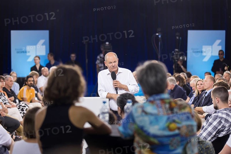 Olaf Scholz (Chancellor of the Federal Republic of Germany, SPD) surrounded by guests at the Chancellor's meeting at ufaFabrik in Berlin on 4 September 2024
