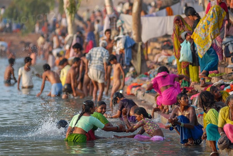 Holy Bath, Lake of Ramsar, Ram Devra Pilgrimage Festival, Ramdevra, Pokaran, Rajasthan, North India, India, Asia