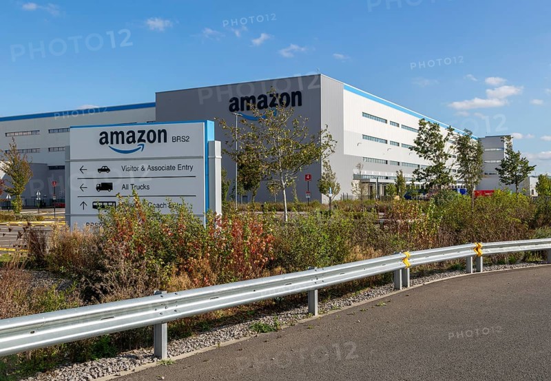 Amazon Fulfilment centre BRS2, warehousing and distribution building, Symmetry Park, Swindon, Wiltshire, England, UK