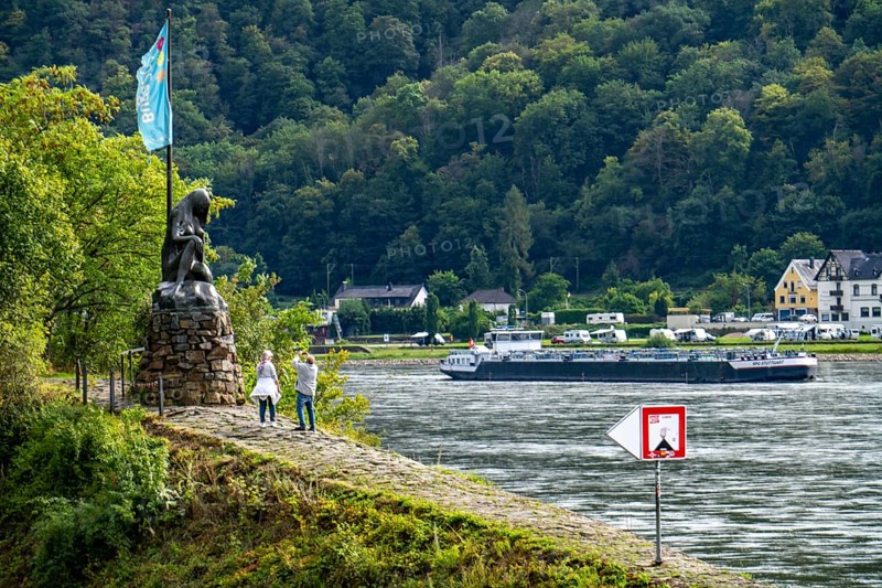 Upper Middle Rhine Valley, Loreley statue on the top of the harbour dam pier near St. Goarshausen, Rhineland-Palatinate, Germany, Europe