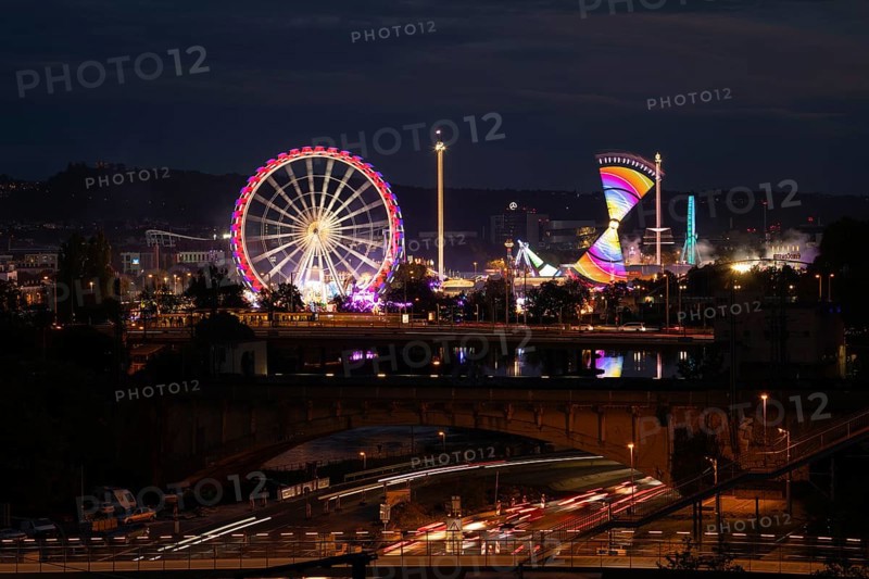 Stuttgarter Volksfest, Cannstatter Wasen Stuttgart 2024 Baden-Württemberg, Germany. In the background the Rotenberg with the burial chapel on the Württemberg and the Swabian car manufacturer with the star