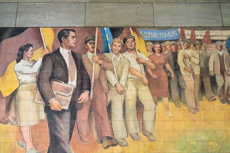 Max Lingner mural on the Detlev Rohwedder House, Aufbau der Republik, tiles, Meissen porcelain, GDR art, Federal Ministry of Finance, Wilhelmstrasse, Mitte, Berlin, Germany, Europe
