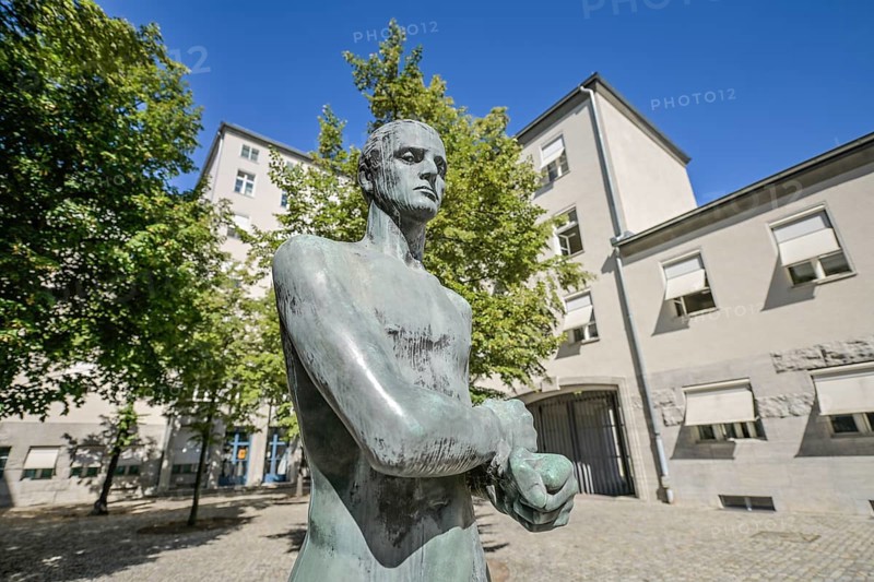Statue of Richard Scheibe, Federal Ministry of Defence, Bendlerblock, German Resistance Memorial, Stauffenbergstraße, Tiergarten, Mitte, Berlin, Germany, Europe