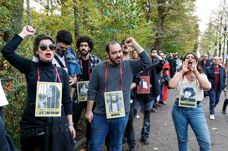 Thousands of Iranians demonstrate in Berlin to support the protests in Iran. With a human chain, Iranians once again demonstrate against violence and oppression, religious coercion and the rule of the mullah regime in Iran, Berlin, 29 October 2022