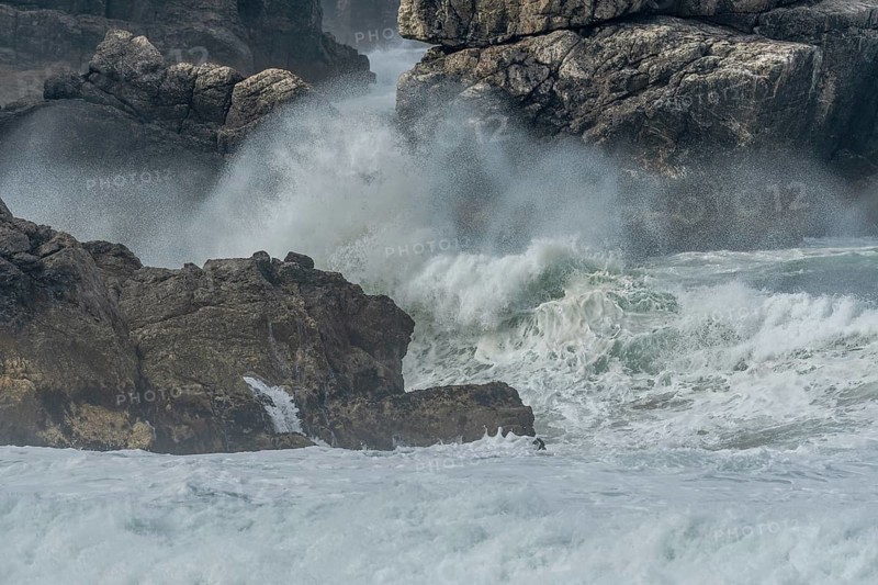 Large waves of the Atlantic Ocean crash against the rocks of a cliff. Camaret sur mer, Crozon, Finistere, Brittany, France, Europe