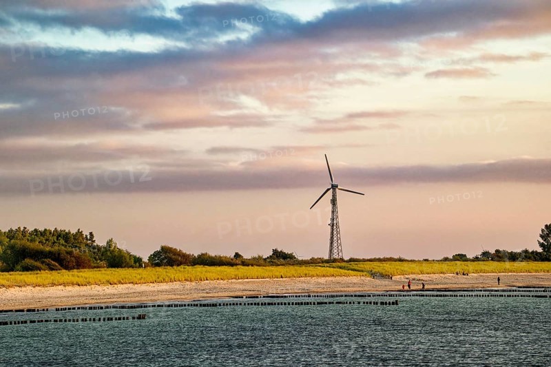 Sunset on the Baltic Sea beach, Wustrow beach in the evening light with clouds and windmill, evening mood, Baltic seaside resort Wustrow, Fischland-Darß-Zingst peninsula, Mecklenburg-Western Pomerania, Germany, Europe