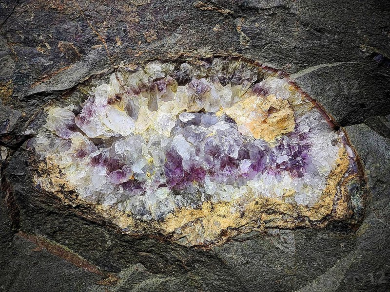 Minerals in the rock of the visitor gallery of the Steinkaulenberg gemstone mines, show mine in Idar-Oberstein, Rheinpland-Pfalz, Germany, Europe