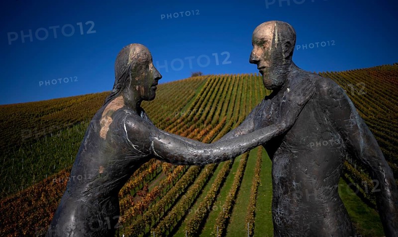 Sculpture Encounter by Karl Ulrich Nuss, sculpture path, vineyard, vines, vine cultivation, autumn colouring, autumn, Strümpfelbach, Weinstadt, Baden-Württemberg, Germany, Europe