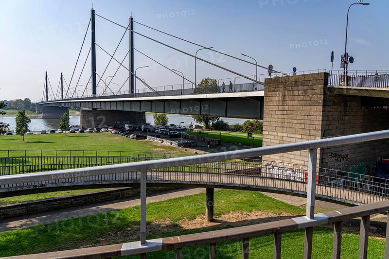 The Theodor-Heuss-Bridge, Rhine crossing, cable-stayed bridge, first road bridge of the so-called Düsseldorf bridge family, is dilapidated, concrete damage, closed to vehicles over 30 tonnes total weight, planning of a new replacement has started, Düsseldorf, North Rhine-Westphalia, Germany, Europe
