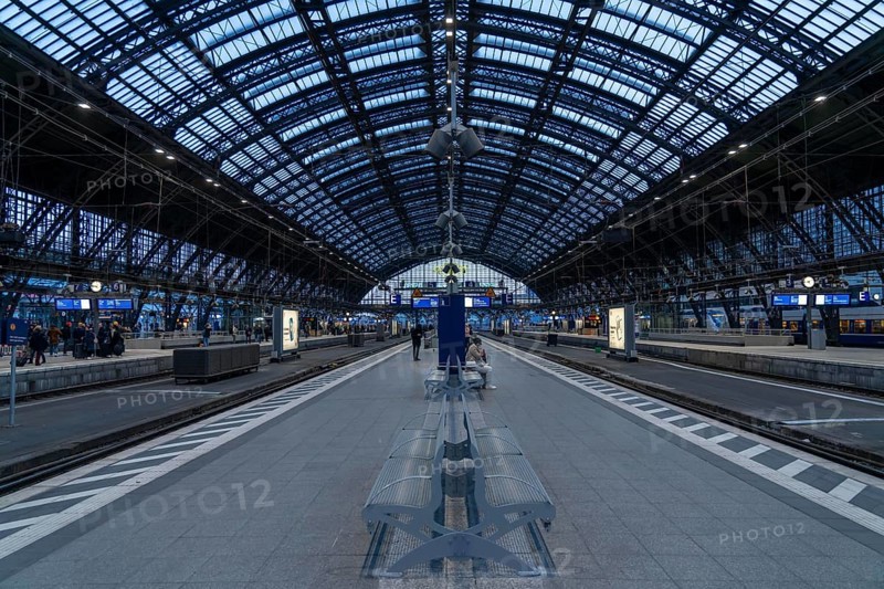 3-day strike by the railway union GDL, only very few local and long-distance trains run, empty Cologne Central Station, which is otherwise full of travellers and trains at rush hour, Cologne, North Rhine-Westphalia, Germany, Europe