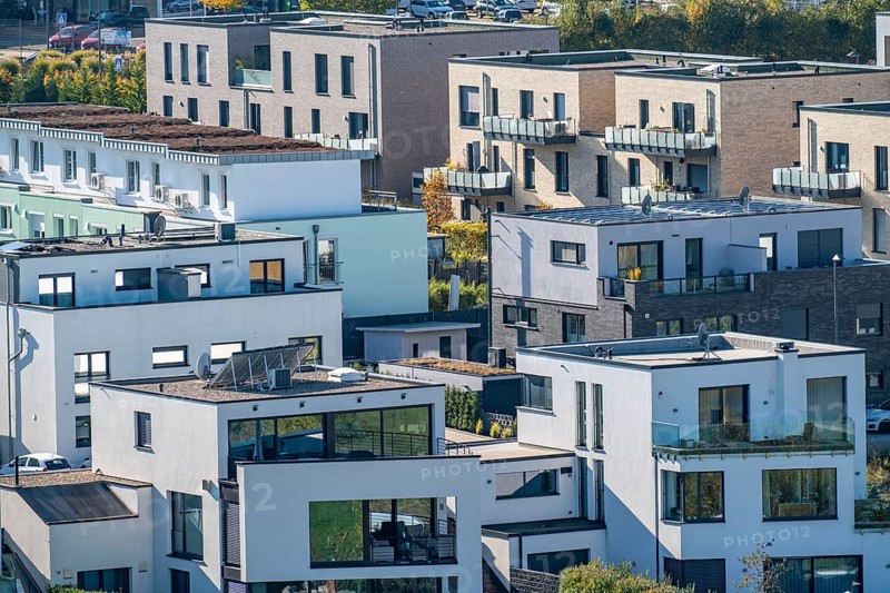 The Phoenix Lake in Dortmund's Hörde district, an artificial lake on the former Phoenix-Ost steelworks site, new residential development on the southern shore, local recreation area, catering, Dortmund, North Rhine-Westphalia, Germany, Europe