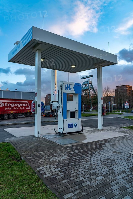 Hydrogen filling station, at the Hertern hydrogen competence centre, h2Herten, on the site of the disused Ewald mine in Herten, North Rhine-Westphalia, Germany, Europe