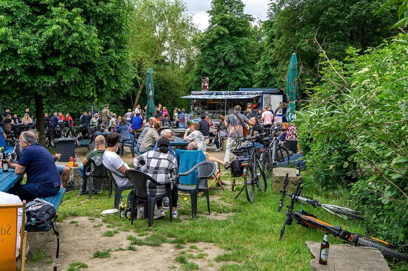 Erzbahntrasse cycle path in Gelsenkirchen, Erzbahnbude, snack bar, meeting point at the intersection of various cycle paths, North Rhine-Westphalia, Germany, Europe