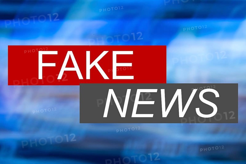 Symbolic image of fake news: The screen of an imaginary news programme shows the words fake news