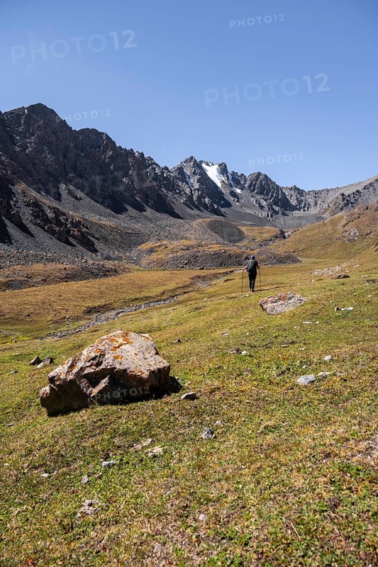 Hikers in the high valley, Keldike Valley on the way to the Ala Kul Pass, Tien Shan Mountains, Kyrgyzstan, Asia