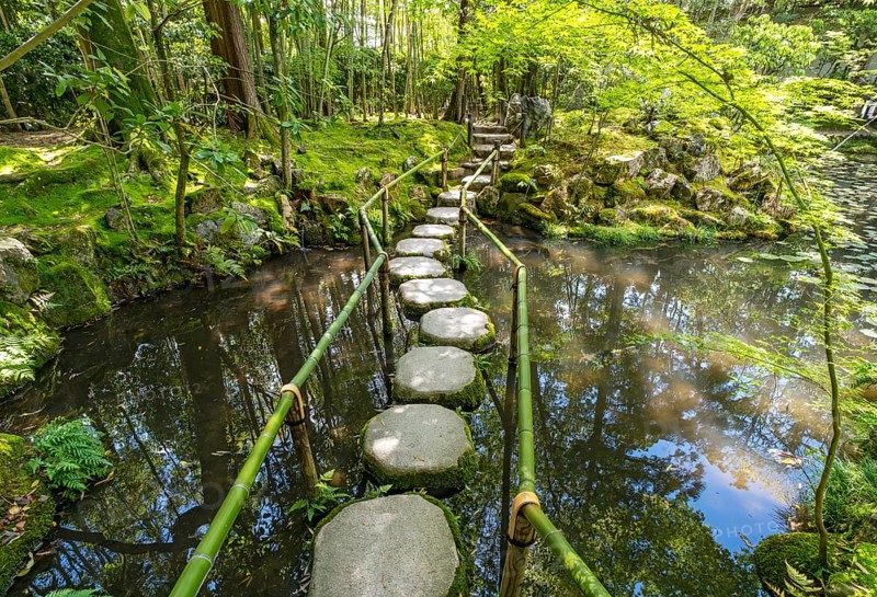 Stepping stones at Tenjuan Garden, Nanzen-ji temple complex, Kyoto, Japan, Asia