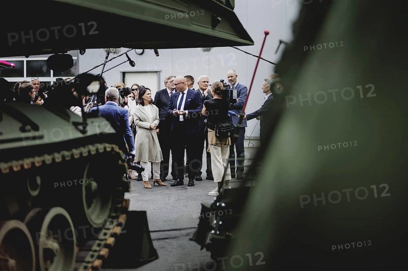 (L-R) Annalena Bärbock (Bündnis 90/Die Grünen), Federal Foreign Minister, and Dennis Buerjes, Managing Director of FFG Industries, during a visit to Flensburger Fahrzeugbau GmbH during the Foreign Minister's trip to Germany in Flensburg, 25 July 2024. /