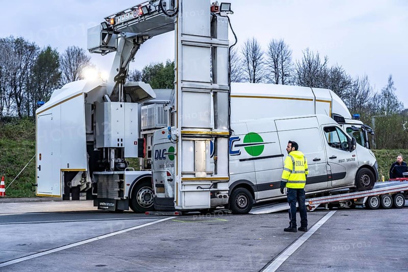 Customs X-ray inspection system, can X-ray entire trucks and check for hiding places, persons, drugs, joint inspection by customs and police, on the A3 motorway, towards Cologne, at the Stindertal rest area, focus inspection of smuggling, theft, drug and smuggling crime, customs violations and illegal tuning, North Rhine-Westphalia, Germany, Europe