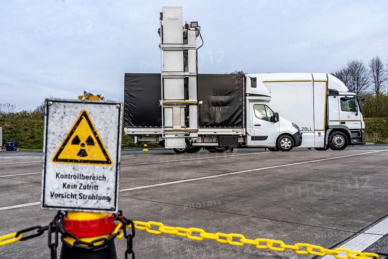 Customs X-ray inspection system, can X-ray entire trucks and check for hiding places, persons, drugs, joint inspection by customs and police, on the A3 motorway, towards Cologne, at the Stindertal rest area, focus inspection of smuggling, theft, drug and smuggling crime, customs violations and illegal tuning, North Rhine-Westphalia, Germany, Europe
