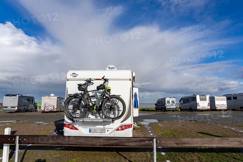 Motorhome parking space on the North Sea coast, directly on the coast, at Neuharlingersiel harbour, East Frisia, Lower Saxony, Germany, Europe