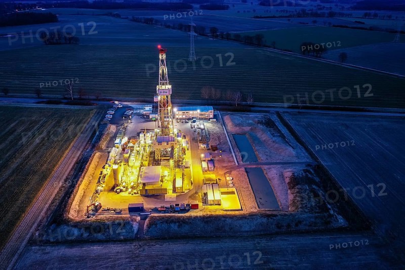 Final construction phase of oil rig, used for tool tests only, company Baker Hughes, photo taken at dusk, Ahnsbeck near Celle, Germany, Europe