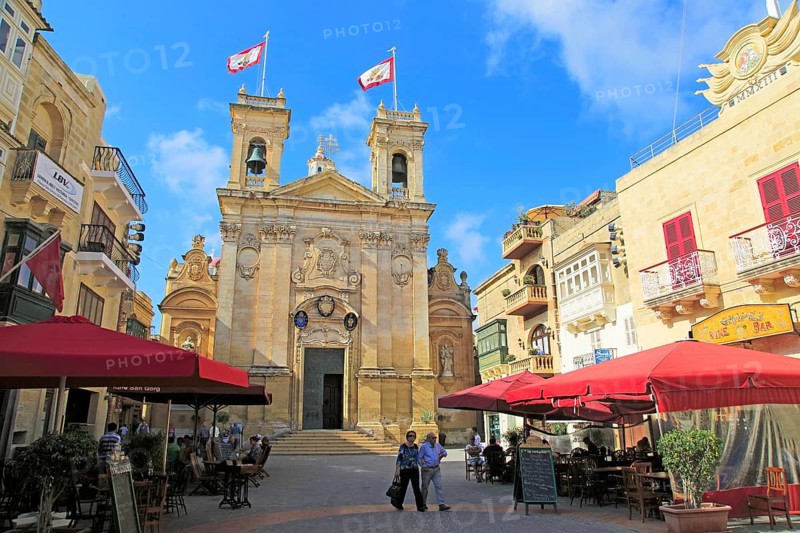Basilica church and cafes in Saint George's square, Plaza San Gorg, Victoria Rabat, island of Gozo, Malta, Europe