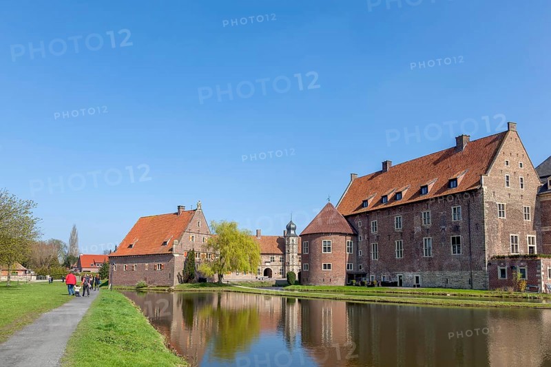 Historic moated castle, Renaissance Raesfeld Castle, Freiheit Raesfeld, Münsterland