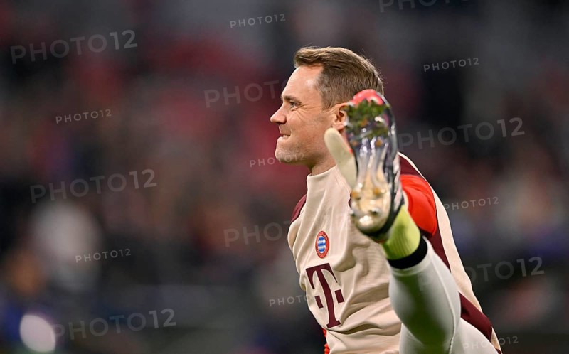 Goalkeeper Manuel Neuer FC Bayern Munich FCB (01) warming up, Champions League, Allianz Arena, Munich, Bavaria, Germany, Europe