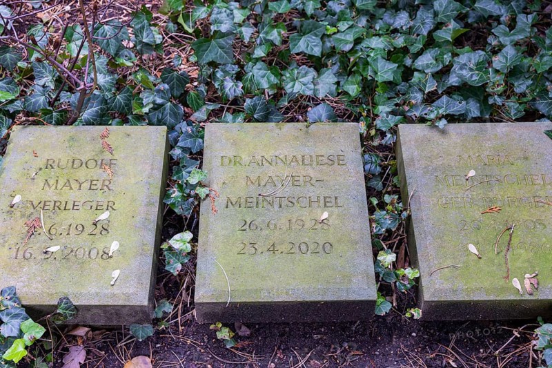 The Loschwitz cemetery is the second burial ground in Dresden's Loschwitz district that is still in use today, alongside the disused church cemetery of the Loschwitz church. Inaugurated around 1800, it has been a listed building since 1985 due to its numerous valuable artists' graves. Annaliese Mayer-Meintschel, also known as Anneliese Mayer-Meintschel, was a German art historian specialising in Dutch and Flemish painting from the 15th to 18th centuries and director of the Old Masters Picture Gallery in Dresden, Dresden, Saxony, Germany, Europe