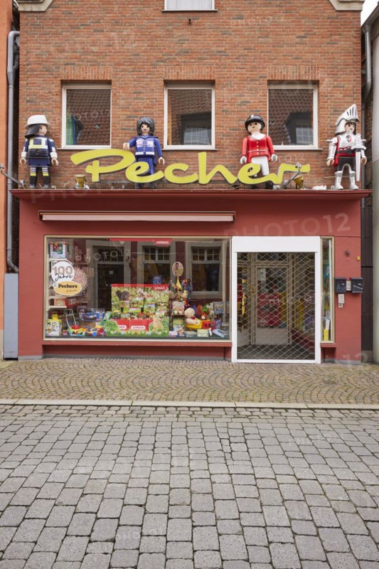 Shop window of a toy shop with oversized Playmobil figures in Warendorf, Warendorf district, North Rhine-Westphalia, Germany, Europe