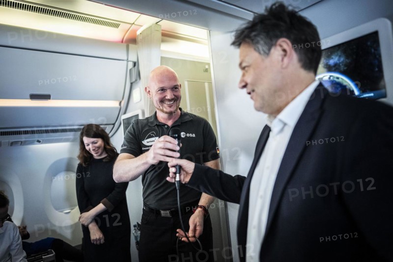 Trip of the Federal Minister of Economics and Climate Protection Robert Habeck to the USA from 06-10 March 2024 Departure in Berlin together with the ESA astronauts Alexander Gerst and Matthias Maurer recorded in Berlin, 06 March 2024