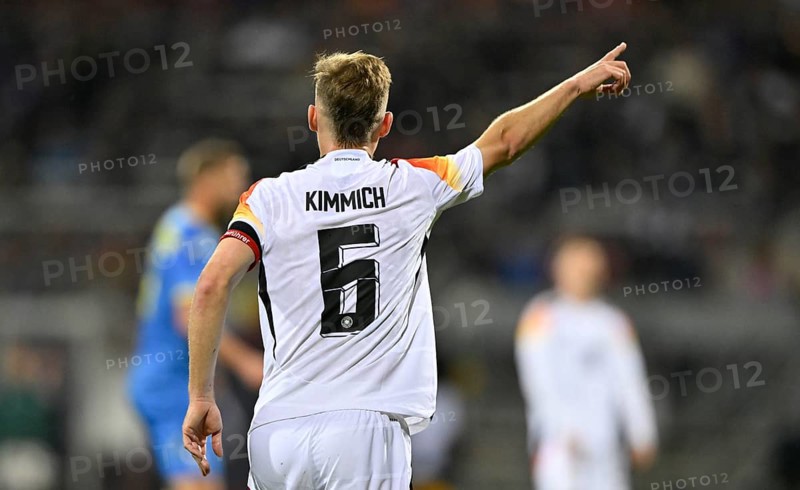 Joshua Kimmich GER (06) from behind, gesture, gesture indicates to play forwards, Max Morlock Stadium, Nuremberg, Bavaria, Germany, Europe