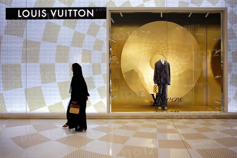 Interior, Muslim, Mulima, Woman, Veiled, LOUIS VUITTON Brand Store, Logo, Dubai Luxury Shopping Mall, Luxury Shopping Centre, Downtown, Dubai, United Arab Emirates, VAR, Asia