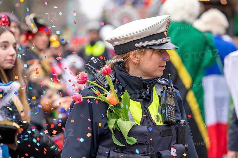 Rose Monday parade in Düsseldorf, policemen on duty at the street carnival, with flower decorations, given by the parade participants, North Rhine-Westphalia, Germany, Europe