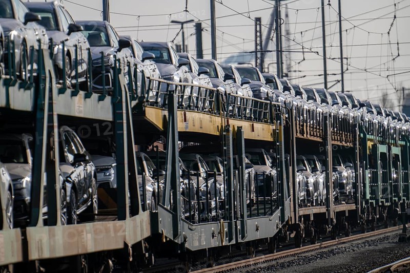 Car train, goods train on its way to the car terminal in Bremerhaven seaport, new German cars for export overseas, Bremerhaven, Bremen, Germany, Europe