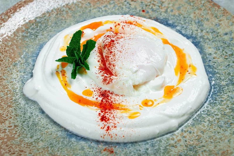 ?ilbir, traditional Turkish breakfast, Turkish eggs with yogurt and butter, homemade, no people