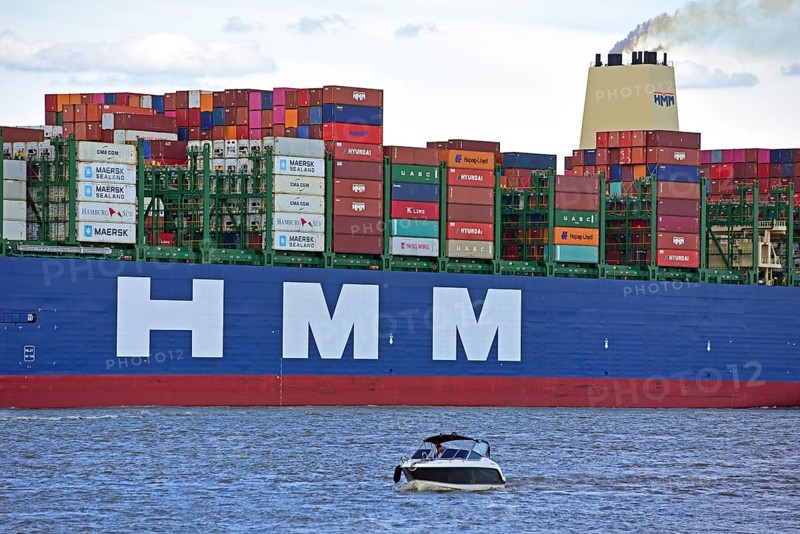 Europe, Germany, Hanseatic City of Hamburg, port, Elbe, container ship HMM Algeciras, length 400 metres, 24, 000 TEU, on the Elbe, backboard side, Europe
