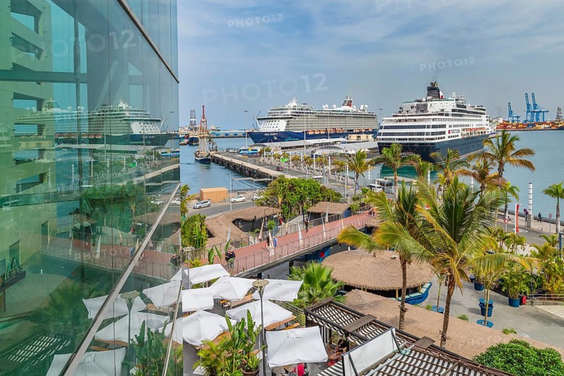 Cruise ships at the Centro Comercial El Muelle, Las Palmas, Gran Canaria, Canary Islands, Spain, Las Palmas de Gran Canaria, Gran Canaria, Canary Islands, Spain, Europe