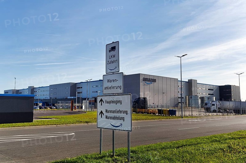 Amazon logistics centre PAD2, Amazon.com, online shopping, access road, Horn-Bad Meinberg, East Westphalia-Lippe, Germany, Europe