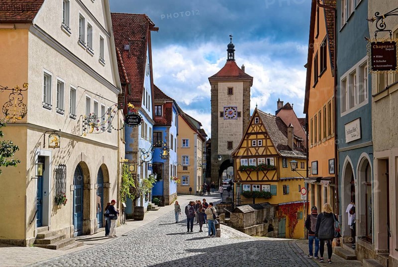 Plönlein, historic neighbourhood in the old town of Rothenburg ob der Tauber, with half-timbered houses. Rothenburg, Bavaria, Germany, Europe