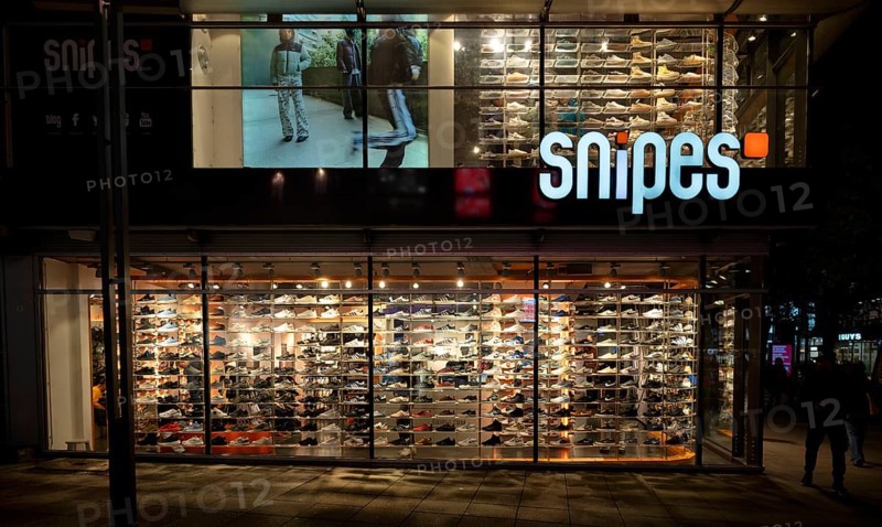 Night shot, pedestrian zone, shopping, Snipes, department stores' chain, shoes, Königsstraße shop, Stuttgart, Baden-Württemberg, Germany, Europe